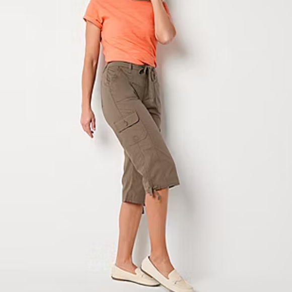 St. John's Bay Pants - Poplin Khaki Capri Cargo Pants Taupe 12P NWT St. John’s Bay Mid Rise Straight
